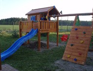 Domek Playhouse s terasou XL a Climb Modulem