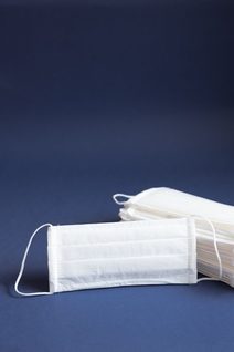 Ústní rouška bavlněná na gumičku s vnitřní kapsou - délka oblouku 18cm uni šedá
