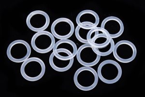 Záclonové kroužky plastové 25mm/20mm čiré 100 kusů