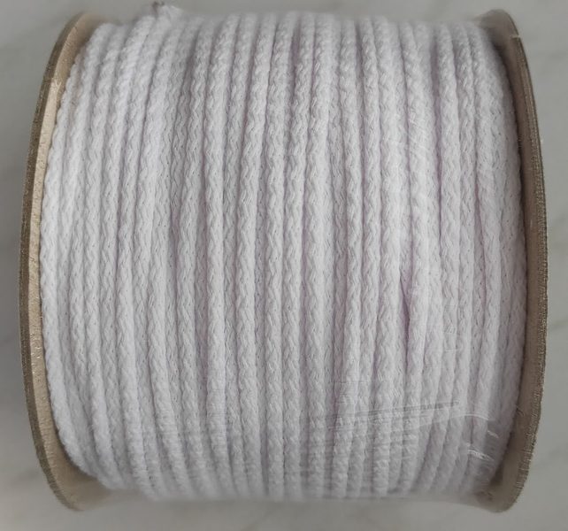 Šňůra oděvní bílá PES 4 mm, návin 100 m