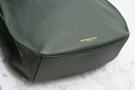 Dámská kožená kabelka přes rameno se zlatým kováním - smaragdová -