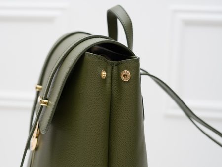Dámský kožený batoh na patenty ražený - tmavě zelená -