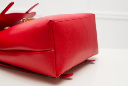 Dámsky kožený batoh na patenty razený - červená -