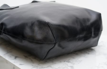 Kožená kabelka do ruky větší - černá -