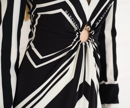 Dlouhé šaty Guess by Marciano černo - bílá -