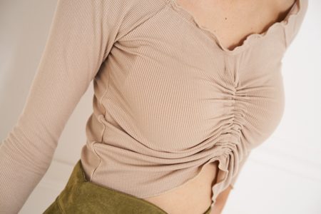 Dámský crop top s řasením - béžová -