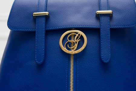 Dámsky kožený batoh na patenty razený - kráľovská modrá -