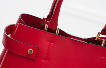 Dámská exkluzivní kabelka se zlatými detaily - červená -