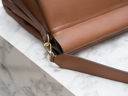 Dámská exkluzivní kožená kabelka s magnety - marrone -