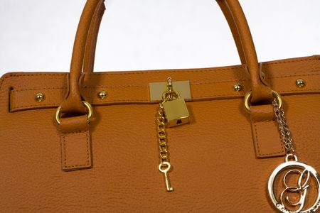 Italská kožená kabelka se zlatým doplňkem zámek s klíčkem 