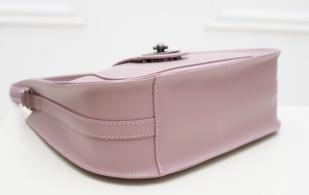 Elegantní kabelka přes rameno prášková růžová -