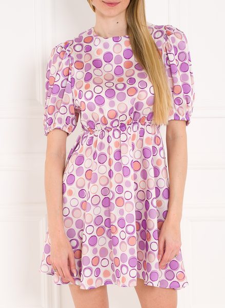 Dámské krátké šaty s puntíky - fialová -