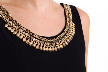 Společenské dlouhé šaty s náhrdelníkem - černá -