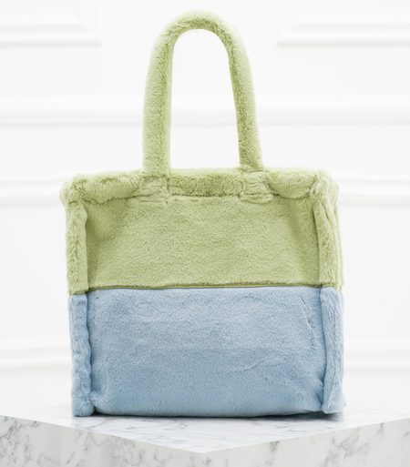 Dámska veľká obojstranná kabelka s chlpom zeleno - modrá -