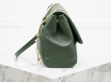Dámská kožená kabelka prošívaná s řetízkem - tmavě zelená -