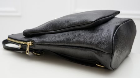 Dámský kožený batoh jednoduchý - černá -