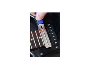 MusicNomad MN145 Premium String Care Kit - čistič a lubrikant strun String Fuel, náplň a hadřík