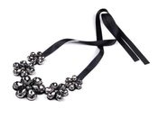 Náhrdelník s květy (1 ks)