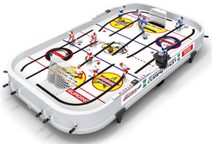 Hokej lední stolní velký hra se zajížděním za brankáře.