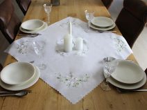 Ubrus textilní vyšívaný 86x86 cm