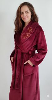 ORIENT župan s límcem a výšivkou 26 56 vínový