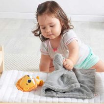 LAMAZE Dráček Flip Flap baby textilní mává křídly na natažení pro miminko