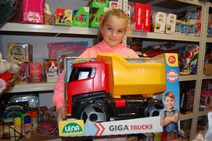 LENA GIGA TRUCKS Auto funkční sklápěč žlutočervený plast v krabici