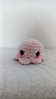 Malá háčkovaná chobotnička růžová