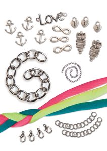 Výroba náhrdelníku a náramku s kovovými ozdobami
