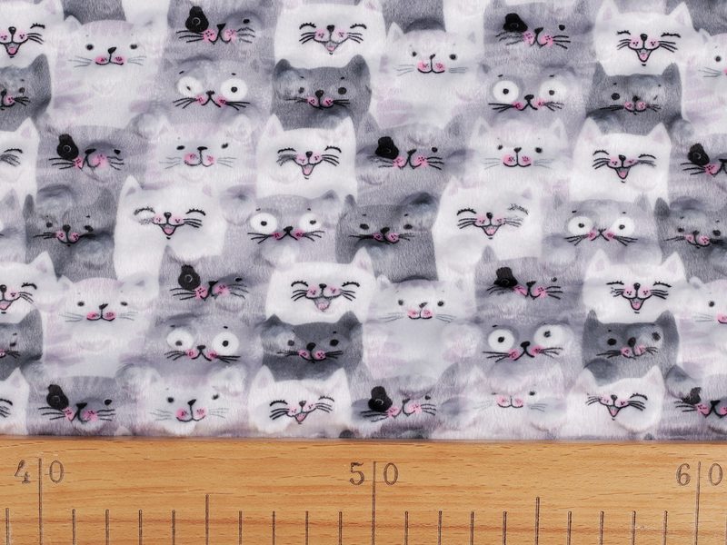 Minky s 3D puntíky kočky