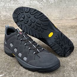 Nadměrné pánské nízké trekové boty šedé Columbia Redmond III Waterproof na vysoký nárt