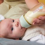 Antikoliková dojčenská fľaša 240 ml - zelená