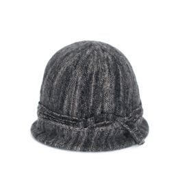 Vlněný šedý klobouček