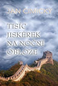 Tisíc jiskérek na noční obloze