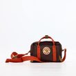 Kånken Koncept Crossbody 4 Black Oak-Rowan Red