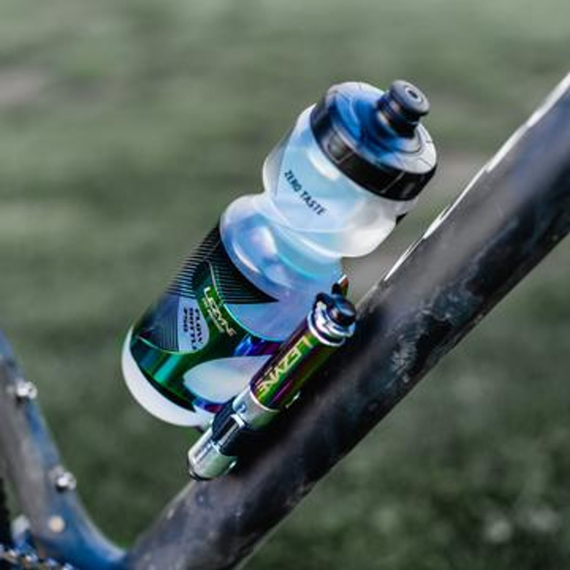 FLOW BOTTLE 750 FOGGY CLEAR
