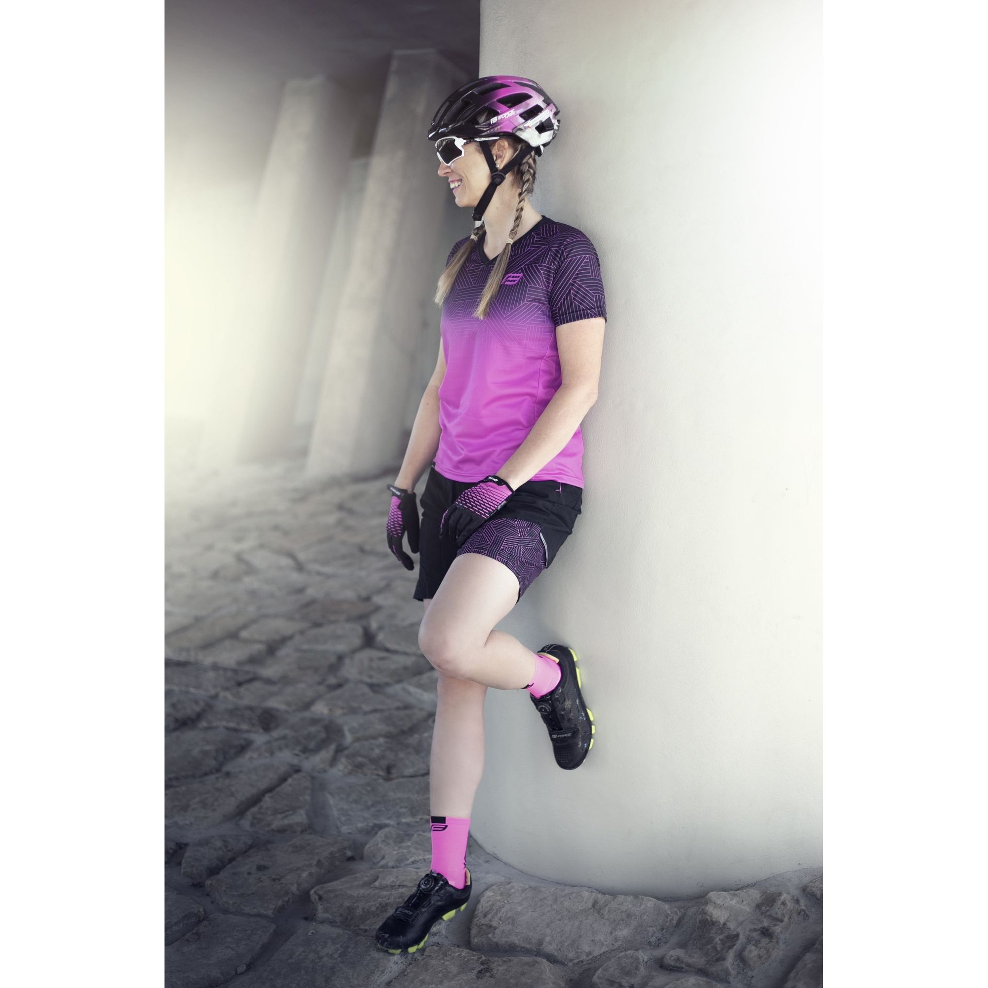 STORM with removable insert, black and pink