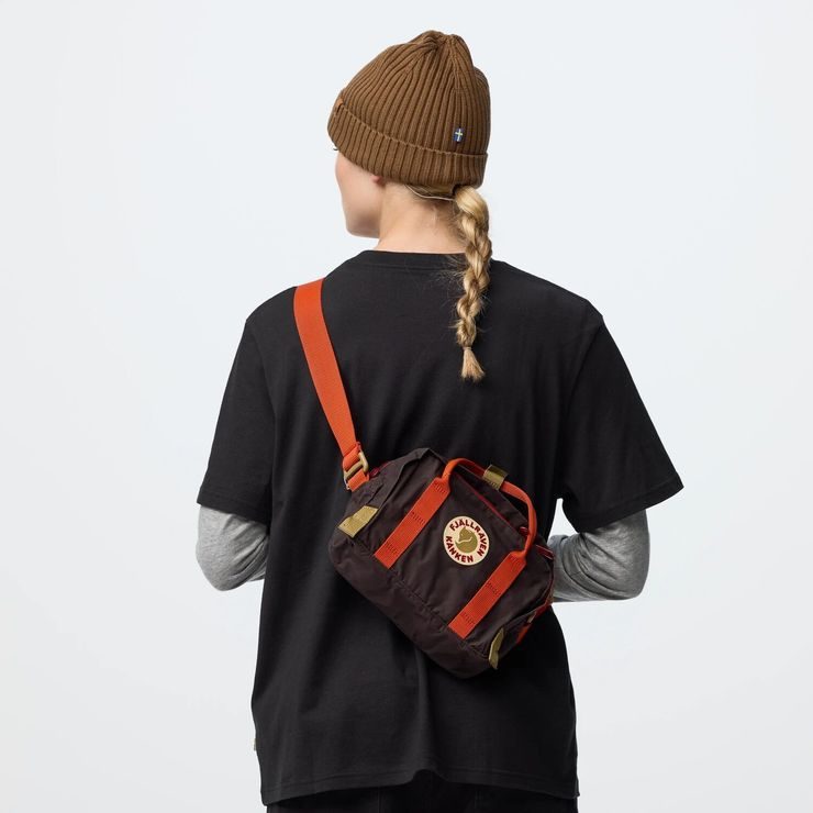 FJÄLLRÄVEN Kånken Koncept Crossbody 4 Black Oak-Rowan Red