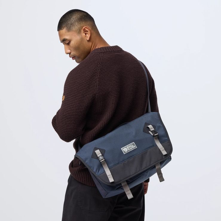 FJÄLLRÄVEN Vardag Shoulder Bag 12 Navy