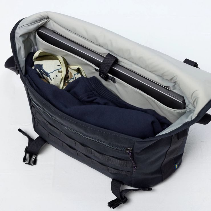 FJÄLLRÄVEN Vardag Shoulder Bag 12 Coal Black