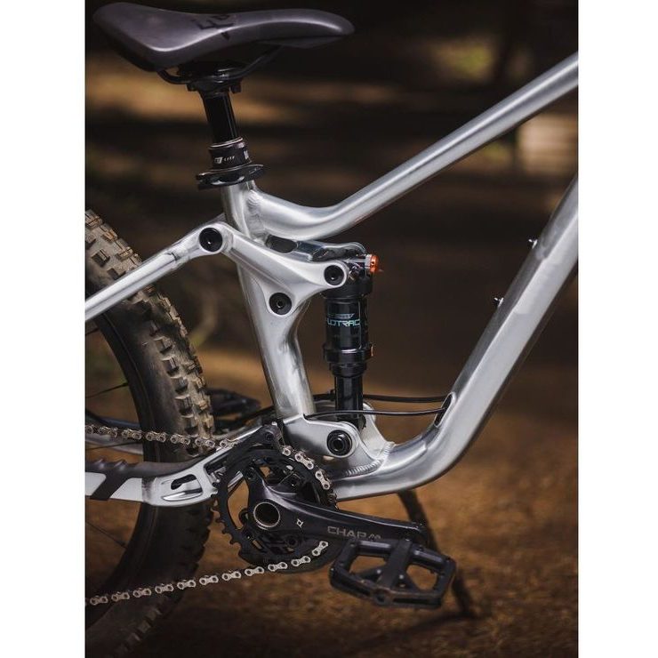 GIANT CONTACT SWITCH AT LITE SEATPOST 344 (pro lehké jezdce)