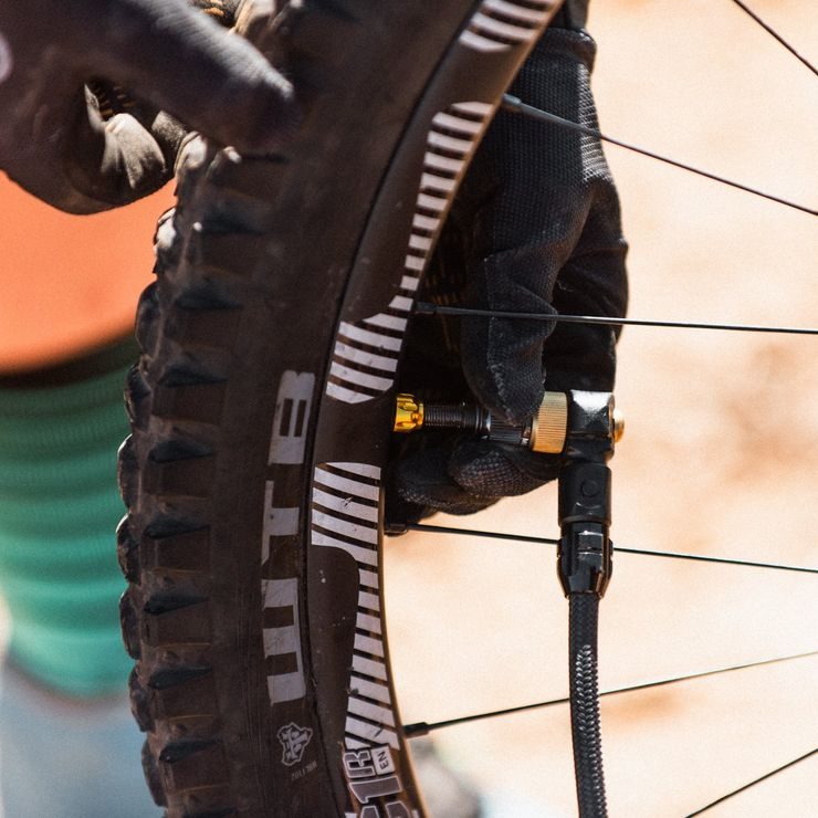 LEZYNE GRAVEL DIGITAL DRIVE PRO GLOSS BLACK