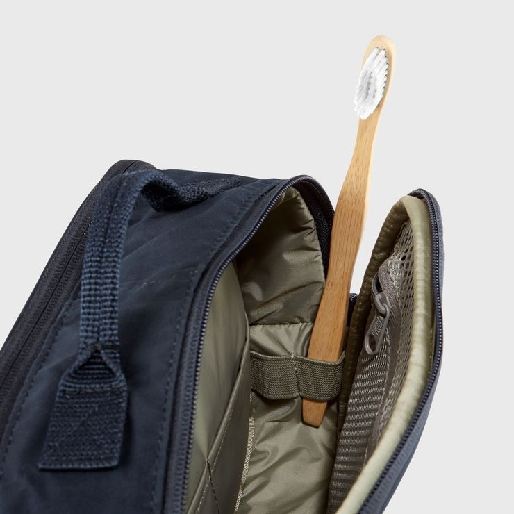 FJÄLLRÄVEN Kånken Toiletry Bag Navy