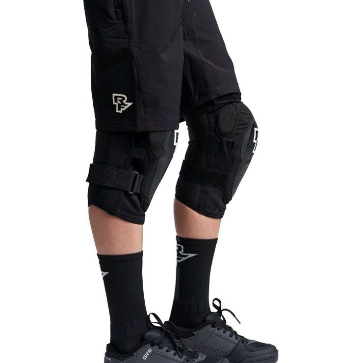 RACE FACE ROAM STEALTH knee pads, stealth