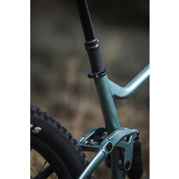 GIANT CONTACT SWITCH AT SEATPOST 559