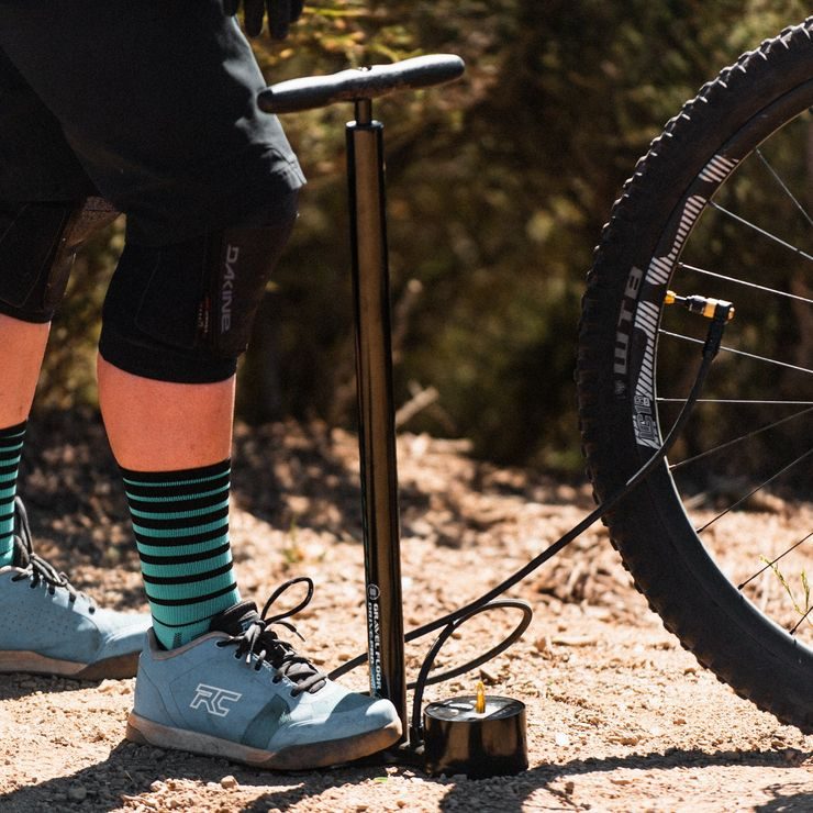 LEZYNE GRAVEL DIGITAL DRIVE PRO GLOSS BLACK