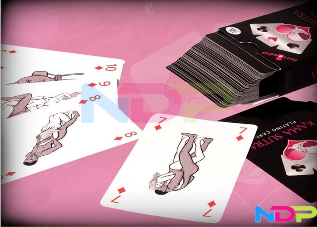 Лесбиянки Играют Карты Порно
