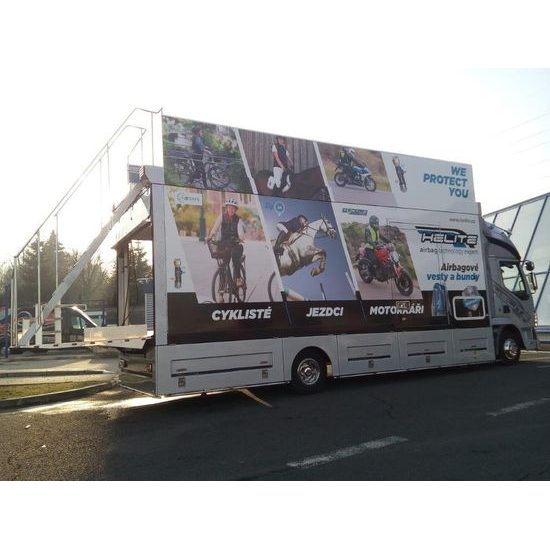 Výstavní promo kamion, mobilní pódium se střešní terasou, prezentační kamion DAF