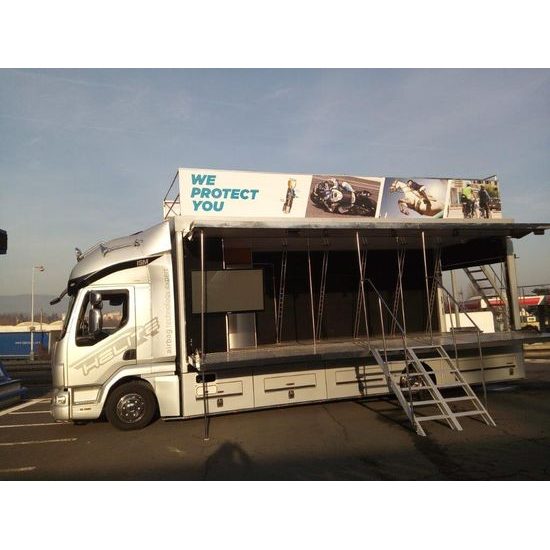 Výstavní promo kamion, mobilní pódium se střešní terasou, prezentační kamion DAF