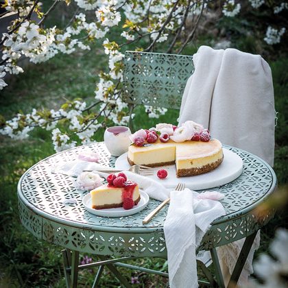 Vanilkový cheesecake s malinovou omáčkou
